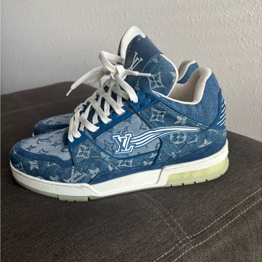 Denim Louis Vuitton Sneakers.
Men’s Size 8.5
Worn twice, fairly new